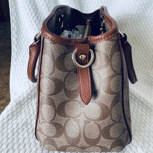 👜 Coach Savannah Small Carryall • Signature Canvas • Used• Classic Crossbody - Picture 7 of 13